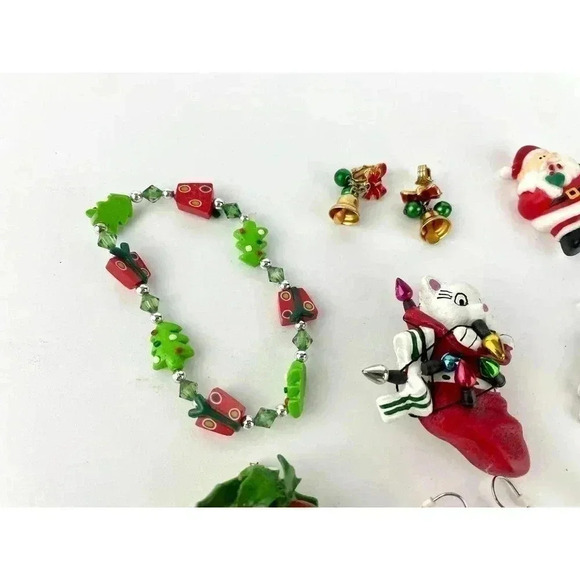 9 PC Christmas Holiday Lot Jewelry Mixed Assorted Earrings Pins Bracelet - Picture 10 of 11